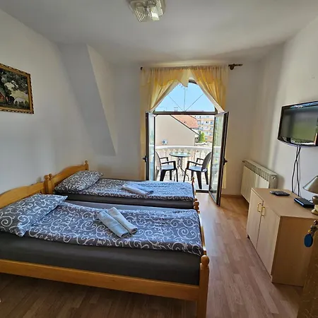 Gæstehus Aleks Sobe 3*